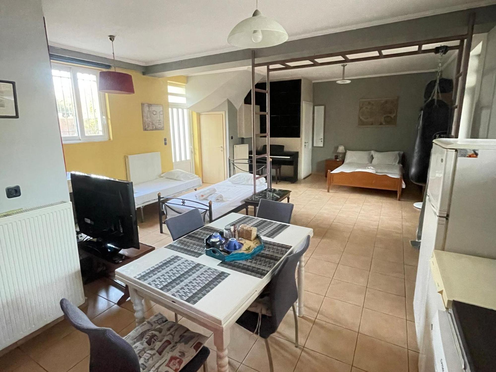 Patras - Independent Studio In Quiet Area Eksteriør bilde
